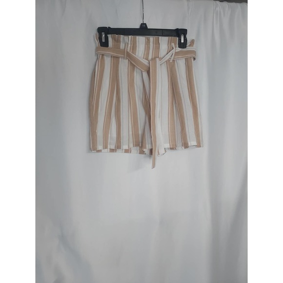 Francesca's Collections Pants - Francesca's ALYA tan/white wide striped Paper bag NWT shorts. Size S